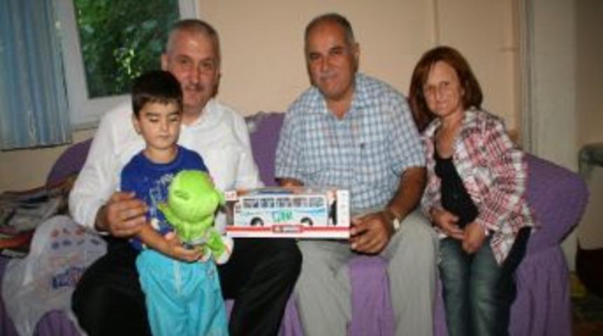 Aile Ve Sosyal Politikalar İl M&uuml;d&uuml;r&uuml;'nden Yardıma Muhta&ccedil; Aileye Ziyaret