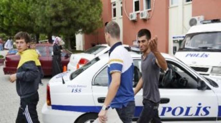 26 Fişek Esrar İle Yakalandı, Serbest Kaldı