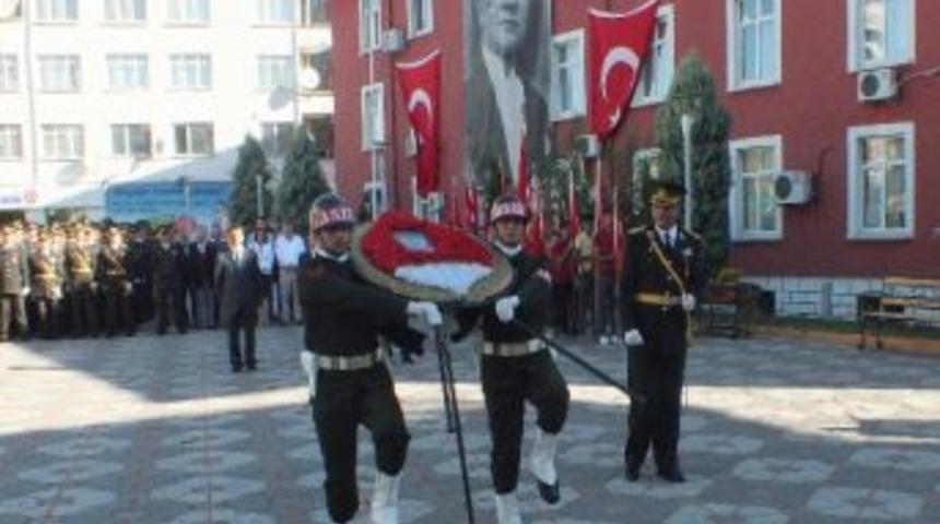 Zafer Bayramı Coşkulu T&ouml;renlerle Kutlandı