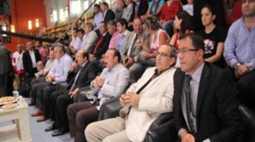 Buz Hokeyi Milli Takımı İlk Ma&ccedil;ta Yunanistan'ı 7-0 Yendi