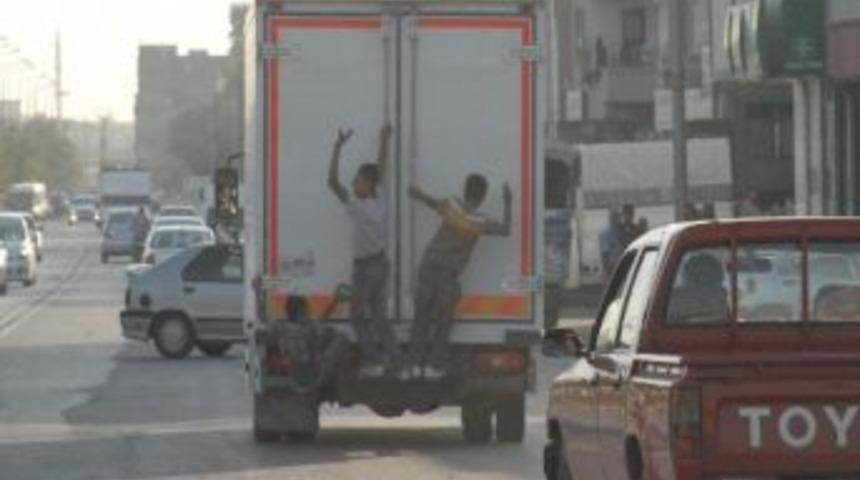 Tehlikeye Aldırmayan &Ccedil;ocuklar