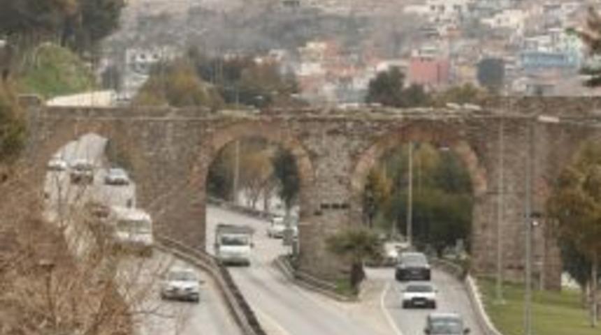 İzmir'deki Tarih&icirc; Vezirağa Su Kemerleri Restore Edilecek