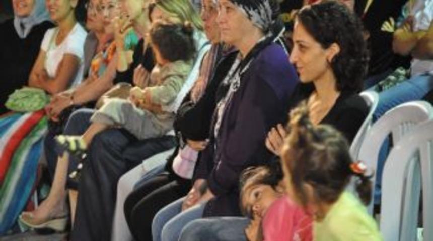 Gezici Tır Tiyatrosunun Yoğun Mesaisi