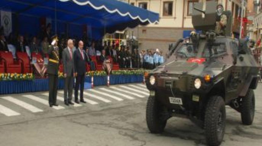 Belediye Başkanı Bakırcı, &Ccedil;ocuklara Bayram Har&ccedil;lığı Dağıttı