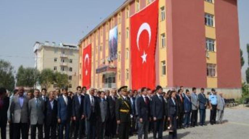 &Ccedil;aldıran'da Zafer Bayramı T&ouml;renle Kutlandı