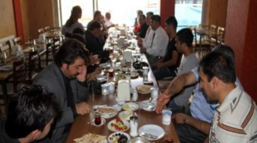 Ak Parti Basınla Kahvaltıda Buluştu