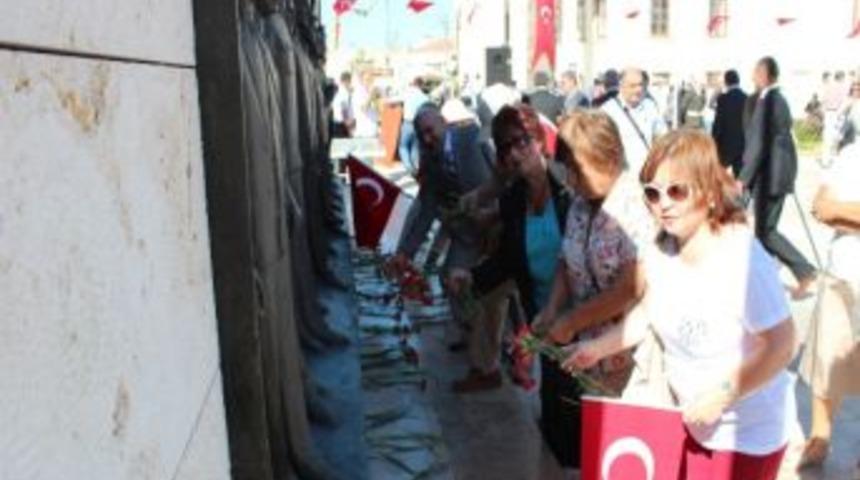 30 Ağustos Zafer Bayramında Urla Atat&uuml;rk&ccedil;&uuml; D&uuml;ş&uuml;nce Derneği Add Basın A&ccedil;ıklaması Yaptı