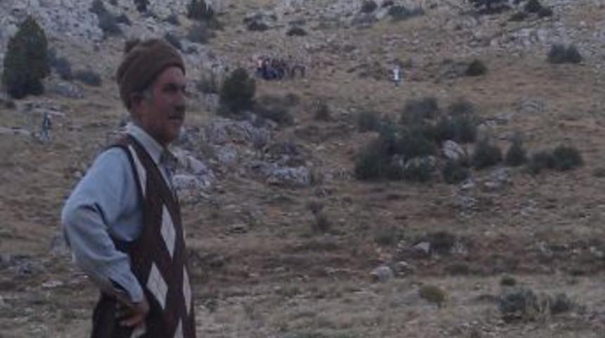 Dağda Mahsur Kalan K&ouml;yl&uuml;n&uuml;n İmdadına Helikopter Ambulans Yetişti