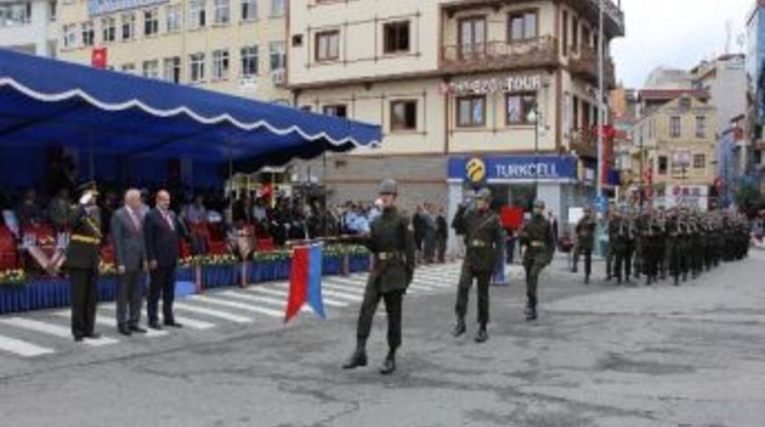 Protokol Zafer Bayramını Kutlamalarını Ayakta İzledi