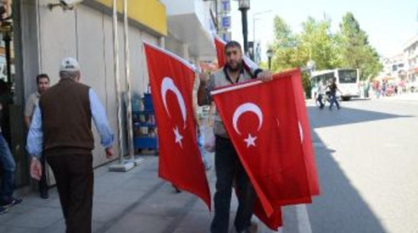 Bayrak Satışları Arttı