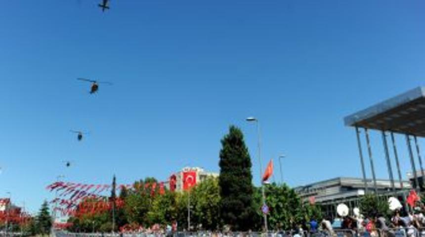 Askeri Helikopterler Törenin Hızına Yetişemedi