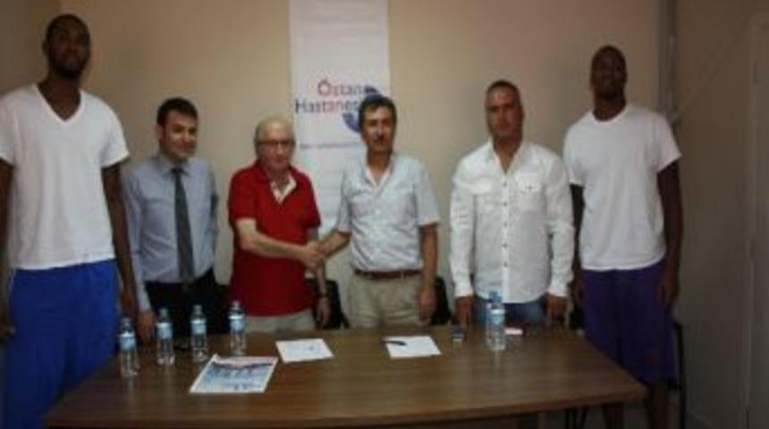 Uşak &Uuml;niversitesi Basketbol Takımı &Ouml;ztan Hastanesi İle Sağlık Protokol&uuml; İmzaladı