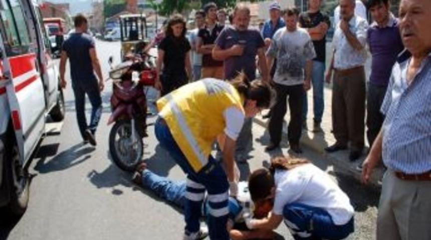 Salihli’de Trafik Kazası: 3 Yaralı