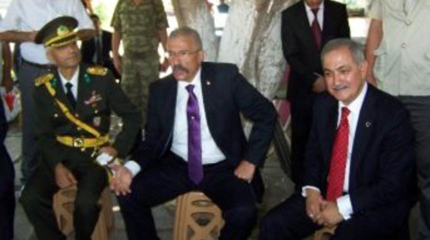 Vali Cerrah&rsquo;tan Esnafa 'ka&ccedil;ak &Ccedil;ay' Fır&ccedil;ası