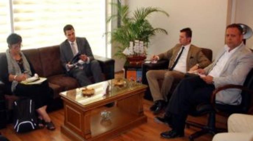 Abd Ankara B&uuml;y&uuml;kel&ccedil;iliği M&uuml;steşarından Ak Partiyi Ziyaret