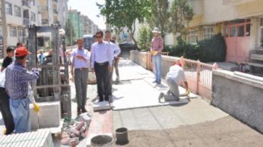 Belediye Yol Ve Kaldırım &Ccedil;alışmalarına Devam Ediyor