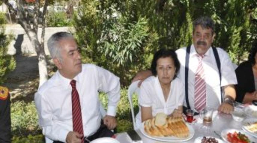 Kuşadası&rsquo;nda Şehit Aileleri Ve Gazilere Anlamlı Ziyaret