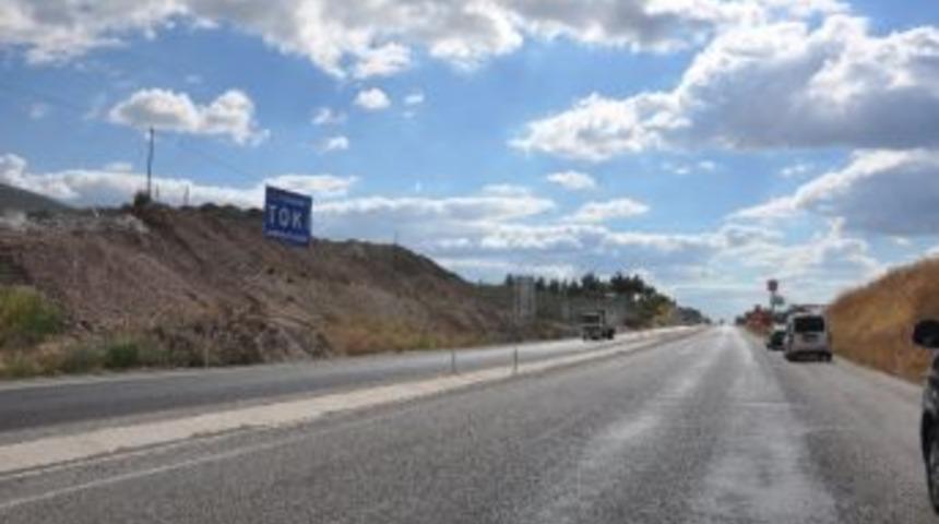 Ak Parti'li Berber Soma'da &Ccedil;evre Yolunu İnceledi