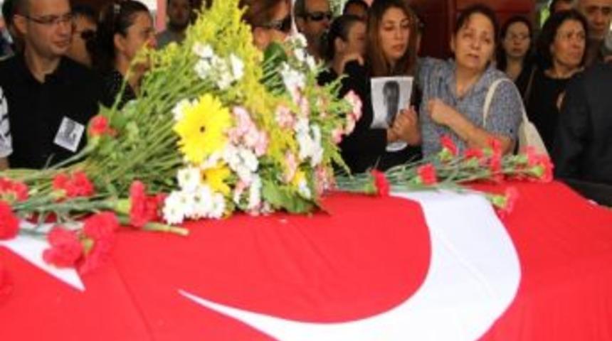 Do&ccedil;ent olduğu g&uuml;n kazada &ouml;ld&uuml;