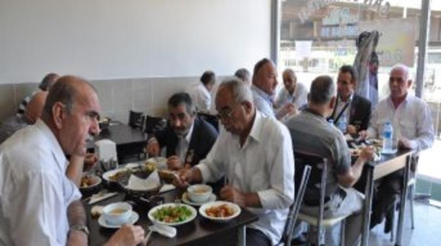 Ak Parti Merkez İl&ccedil;eden, Gazilere Yemek