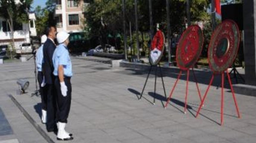 D&uuml;zce'de Zafer Bayramı T&ouml;renle Kutlandı