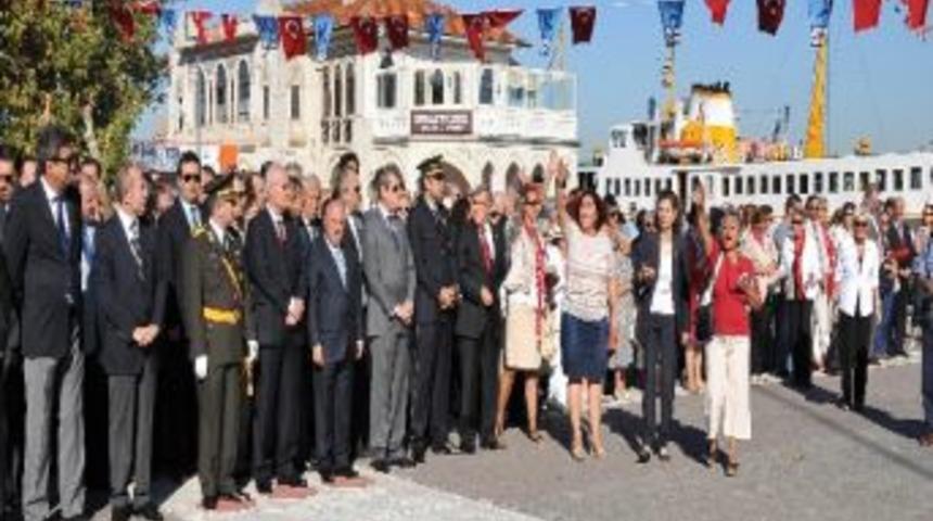 Kadık&ouml;y&rsquo;deki Kutlama T&ouml;reninde '&ccedil;elenk' Gerginliği