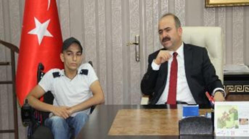 Siirtli Engelli Gen&ccedil; Engel Tanımıyor