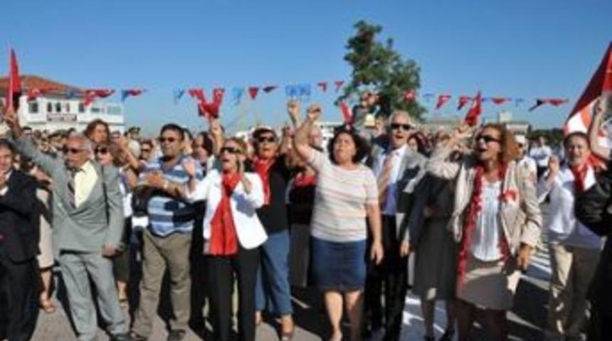 Kadık&ouml;y&rsquo;de gergin t&ouml;ren