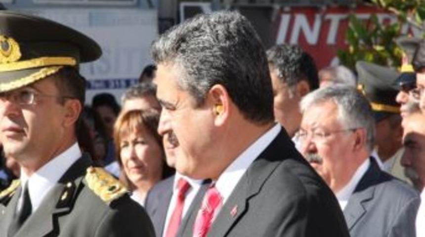 Başkan Alıcık, T&ouml;renlere S&uuml;nger Kulaklık İle Katıldı