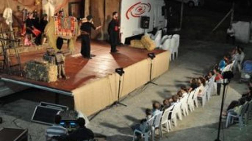 Gezici Tır Tiyatrosu'nda yoğun tempo