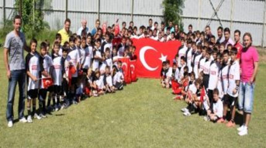 Manisaspor Futbol Okulları Yaz Dönemi Törenle Bitti