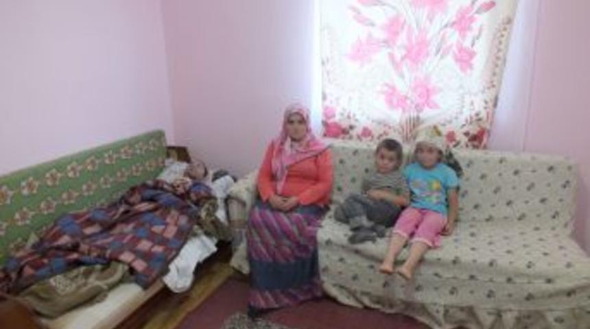 Babaları Fel&ccedil;li &Ouml;zbay Ailesinin Y&uuml;z&uuml; Hayırseverler Sayesinde G&uuml;l&uuml;yor