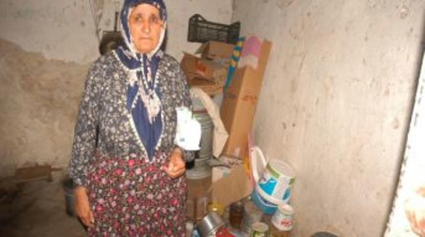 4 &Ccedil;ocuk Annesi, Yalnızlık Ve Yoksullukla M&uuml;cadele Ediyor