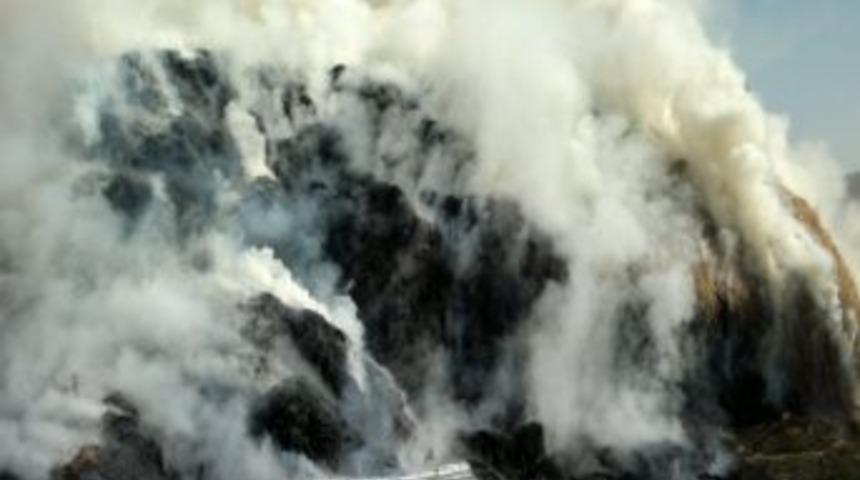 İneg&ouml;l'de İki Ayrı Yangında 1 Daire İle 1 Saman Yığını Yandı