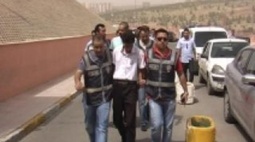 &lsquo;&rsquo;Dolandırıcı değil m&uuml;sl&uuml;manım&rsquo;&rsquo;