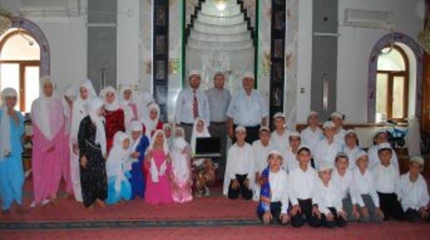 Hadis Ezberleyen Ve Cemaate Devam Eden &Ouml;ğrenciler &Ouml;d&uuml;llendirildi