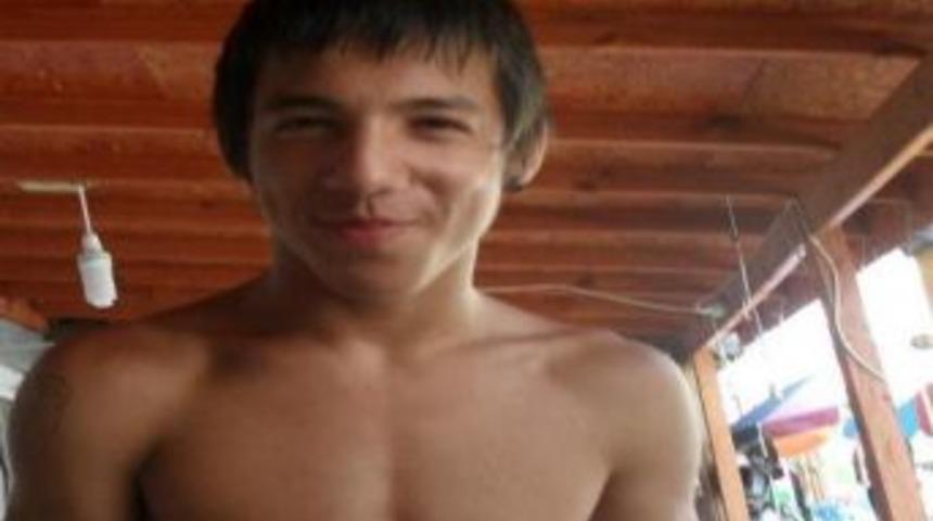 Yol Kenarında Y&uuml;r&uuml;rken, Canlarından Oldular