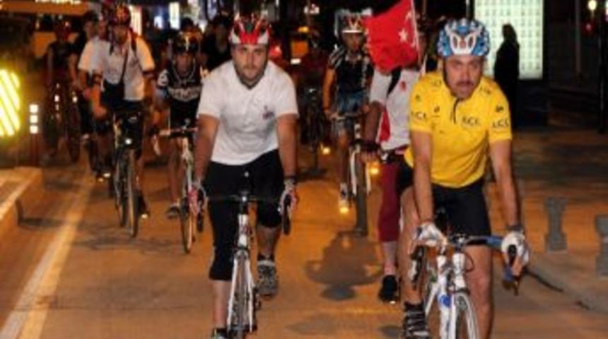 Pedallar Zafer Bayramı İ&ccedil;in D&ouml;nd&uuml;