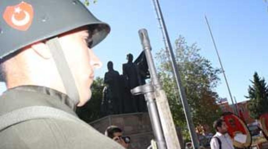 30 Ağustos Zafer Bayramı t&ouml;renle kutlandı