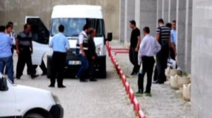 Iğdır&rsquo;da Yakalanan 9 Kişi Erzurum Adliyesi'ne Getirildi