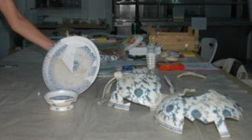 İznik'te Osmanlı D&ouml;neminden Kalma Mavi-beyaz İşlemeli Kase Bulundu