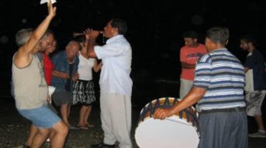 Tatilcilerin 30 Ağustos Kutlaması