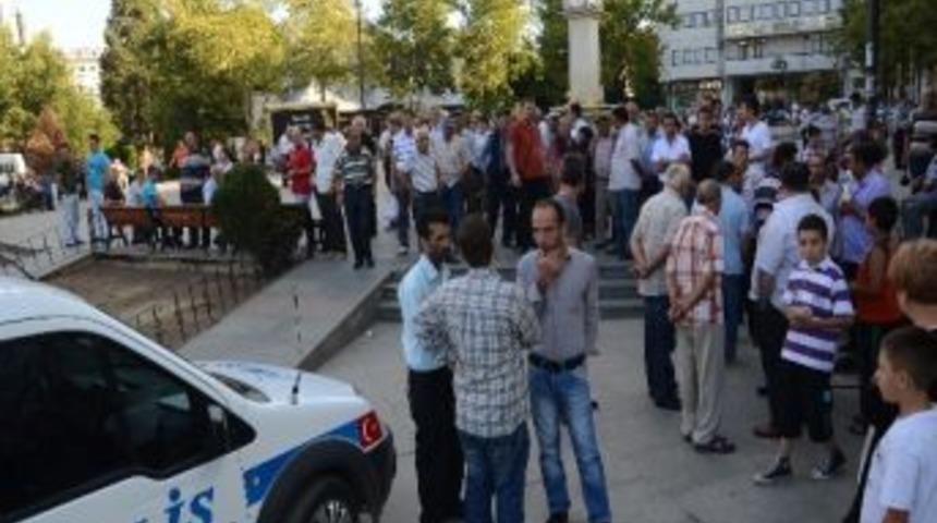 O Kadar Kalabalıkta Kimse G&ouml;rmedi!