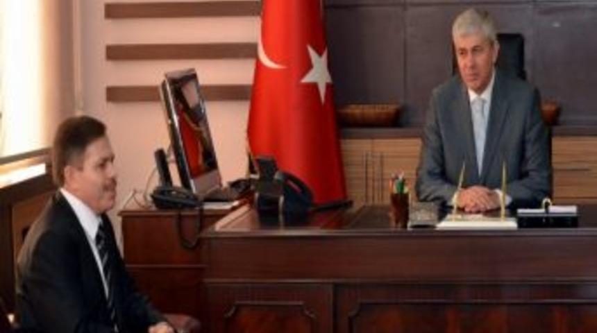 Rekt&ouml;r &Ccedil;elik Vali Erden&rsquo;i Ziyaret Etti