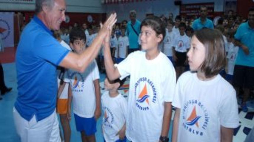 Muratpaşa Yaz Spor Okulu, Sertifika Dağıtımıyla Sona Erdi