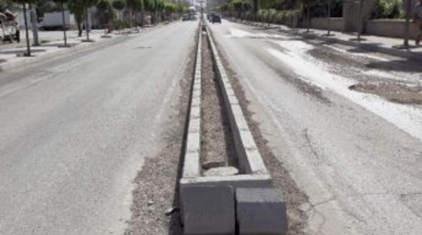 İkinisan Ve Sıhke Caddelerinde &Ccedil;alışmalar Devam Ediyor