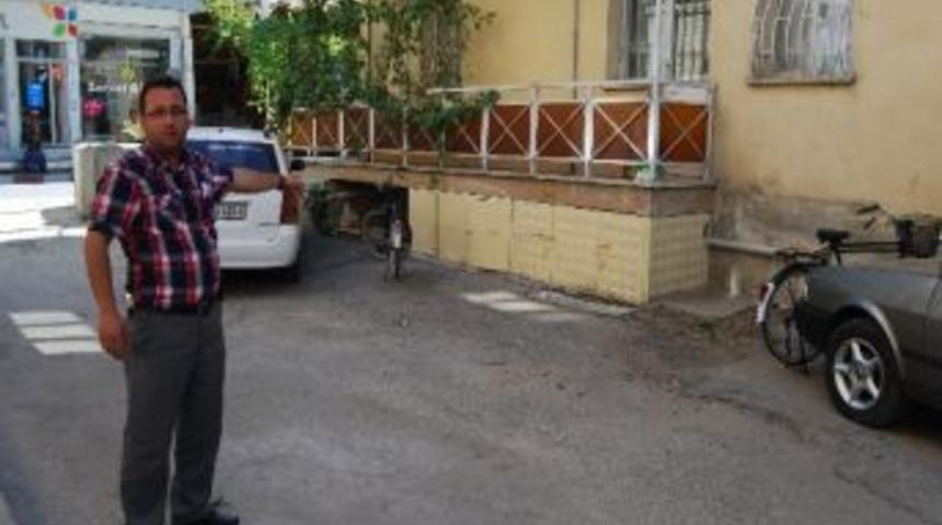 Arabası Evinin &Ouml;n&uuml;nden &Ccedil;alındı