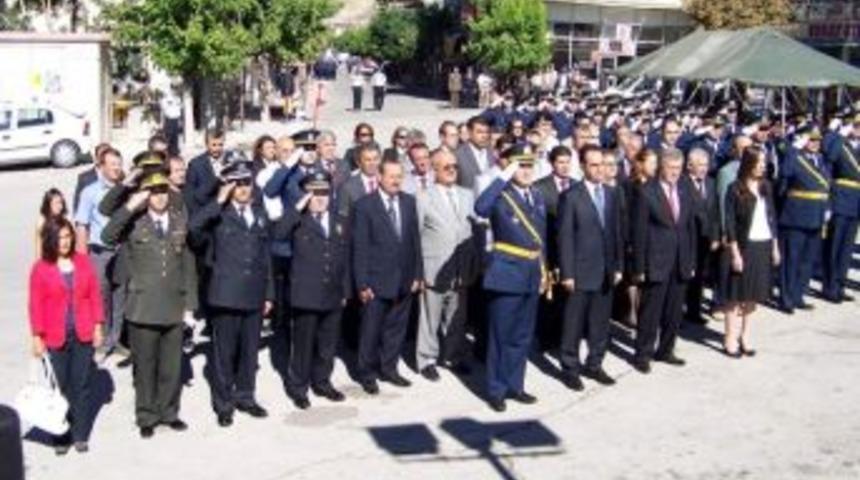 Sivil Akrobasi Pilotundan Zafer Bayramı'na &Ouml;zel G&ouml;steri