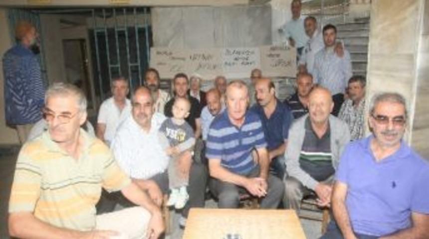 İmamsız Kalan Cami Cemaatinden Protesto