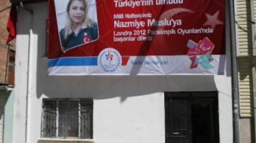 Şampiyon'un Evinde Mutluluk